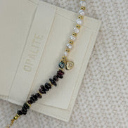 Feminine pearl bracelet